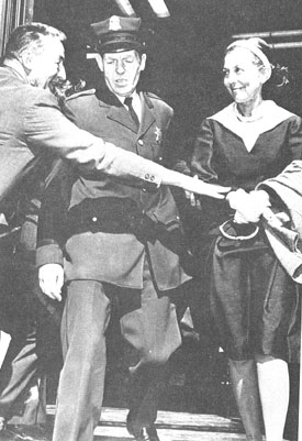 Vivian Hallinan being arrested, 1962